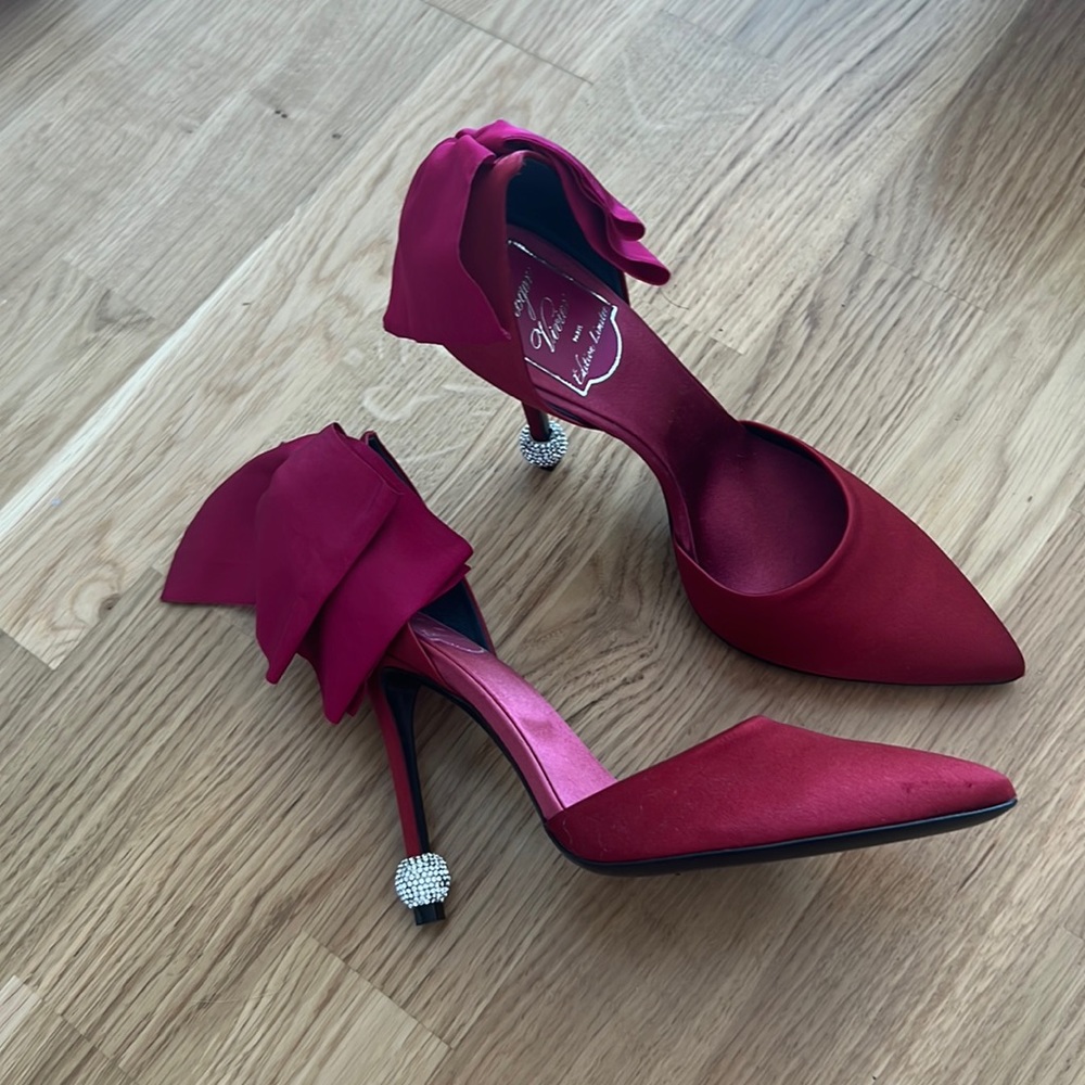 New roger vivier limited edition magenta Satin Bow d'Orsay Crystal Sphere Pump